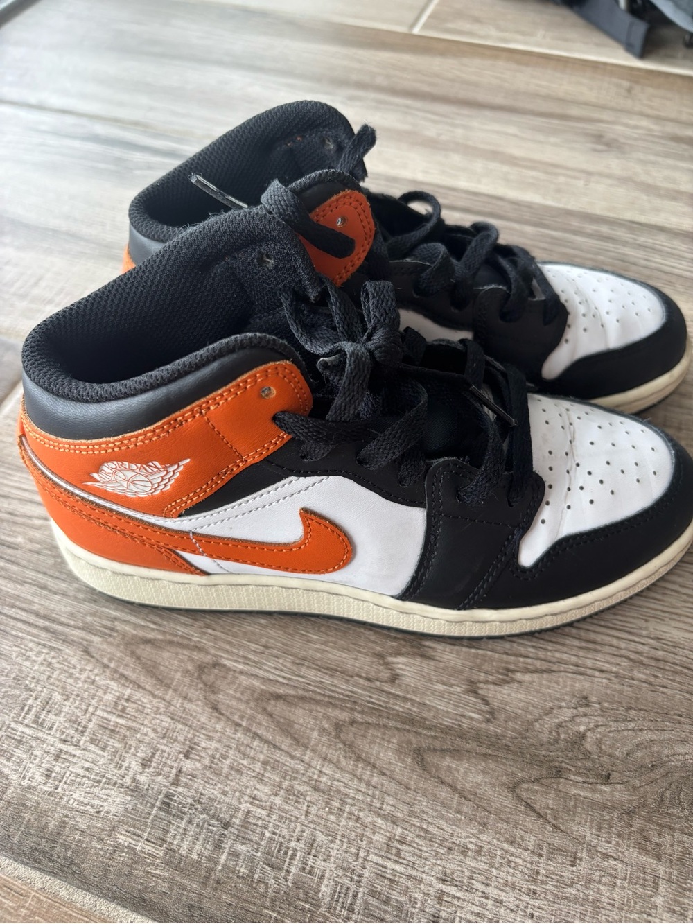 Black White Orange High-Top Kids Sneakers size 4Y in excellent condition
